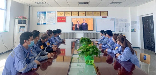 向抗疫英雄致敬！宜化集團(tuán)組織收看全國抗擊新冠肺炎疫情表彰大會(huì)(圖5)