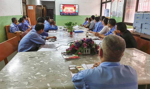 向抗疫英雄致敬！宜化集團(tuán)組織收看全國抗擊新冠肺炎疫情表彰大會(huì)(圖12)