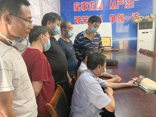 向抗疫英雄致敬！宜化集團(tuán)組織收看全國抗擊新冠肺炎疫情表彰大會(huì)(圖14)