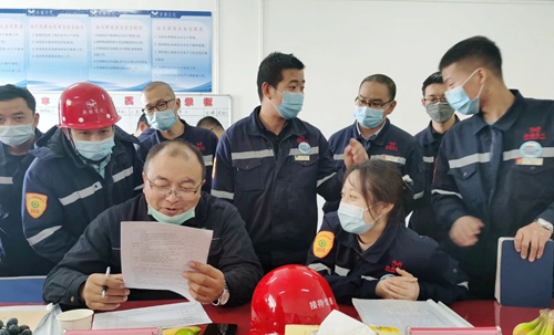 新疆宜化氯堿分廠氯乙烯三班、合成二班榮獲準(zhǔn)東開發(fā)區(qū)安全標(biāo)準(zhǔn)化示范班組稱號(hào)(圖3)