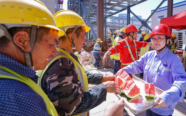 酷暑送清涼，關(guān)懷沁人心！宜化田家河園區(qū)全力保障職工高溫作業(yè)安全