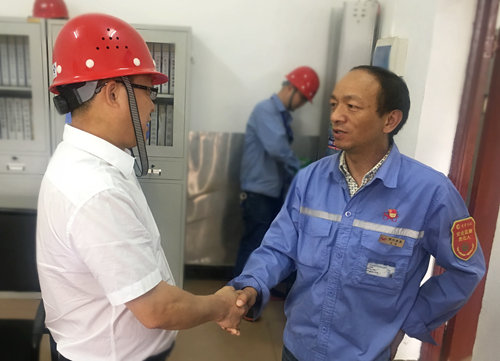 王大真到宜都園區(qū)、股份公司看望慰問(wèn)基層黨員