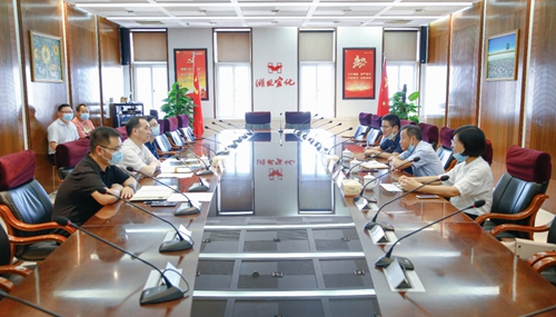 宜昌市總工會黨組書記、常務(wù)副主席皮祖武一行到宜化集團(tuán)調(diào)研